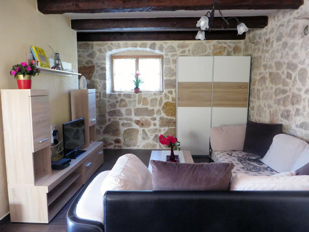 Holiday Home Rasopas Malinska Ngoại thất bức ảnh