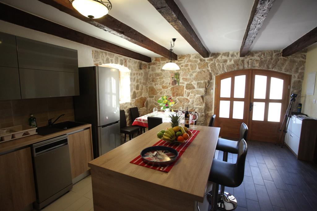 Holiday Home Rasopas Malinska Ngoại thất bức ảnh