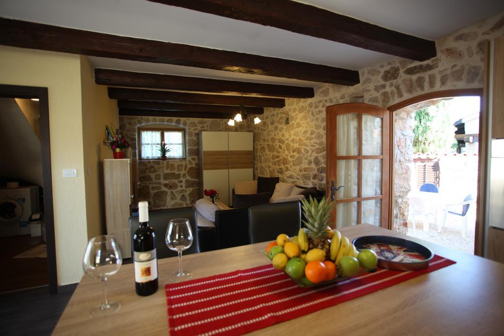 Holiday Home Rasopas Malinska Ngoại thất bức ảnh