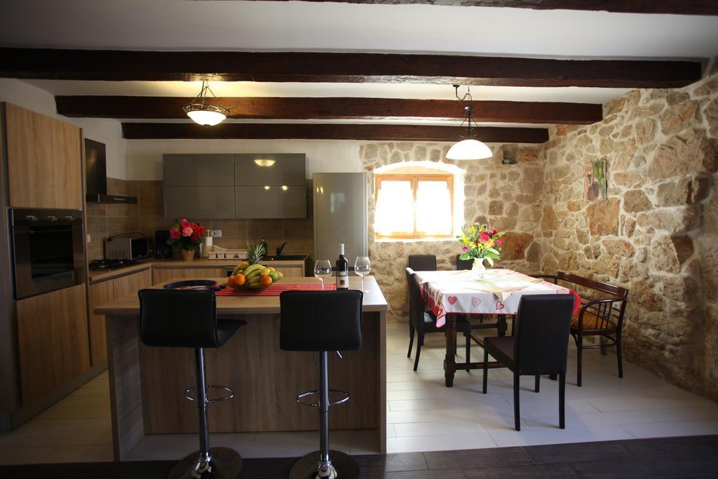 Holiday Home Rasopas Malinska Ngoại thất bức ảnh